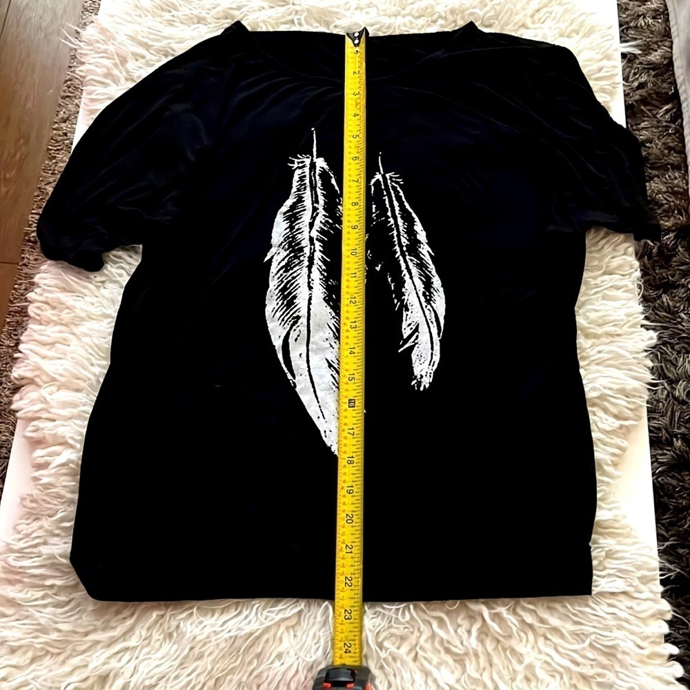 Cute Feather Dreamcatcher Cut out Sleeve Top!